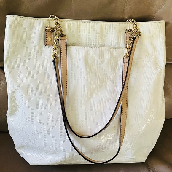 Beautiful Micheal Kors bag - Picture 1 of 16